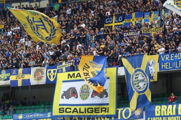 Bologna &#8211; Verona, i tifosi gialloblu contestano il minuto di silenzio per le vittime della strage di Lampedusa