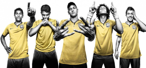 La nuova maglia Nike del Brasile per il mondiale in casa | Foto