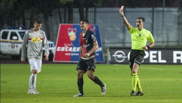 Gubbio &#8211; Barletta: l&#8217;arbitro espelle Laezza, ma il calciatore resta in campo