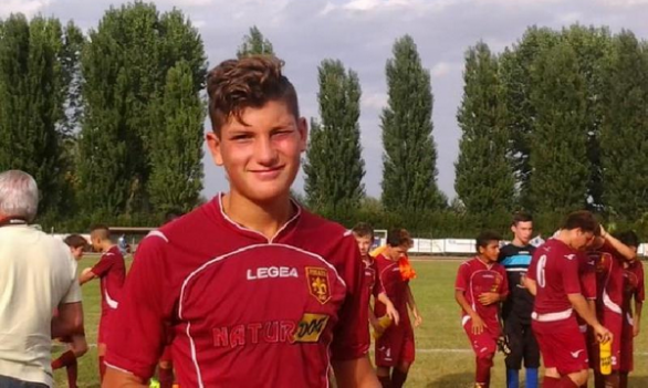 Matteo Roghi si accascia in campo e muore dopo il gol: aveva 14 anni