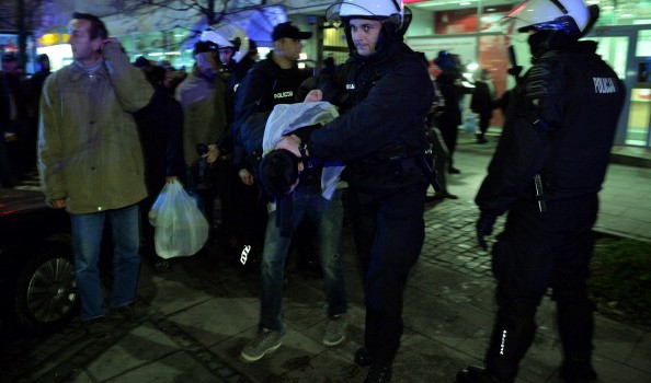 Legia Varsavia – Lazio, scontri tra tifosi biancocelesti e la Polizia: 120 fermati