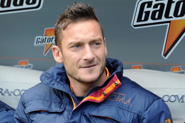 Roma, presentata la maglia Nike. Francesco Totti: &#8220;Ho ancora tanti anni per indossarla&#8221;