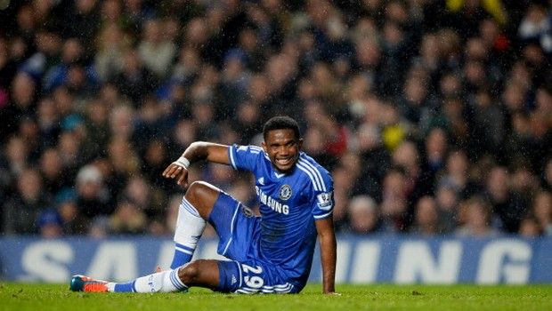 Chelsea, Samuel Eto&#8217;o offeso con Mourinho. E scoppia un caso sulla sua reale età&#8230;