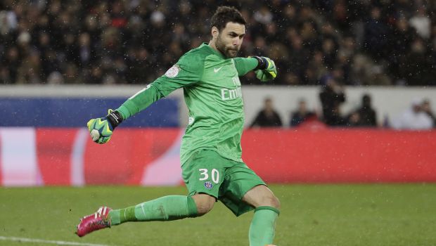 Roma, non solo Astori: avance al PSG per Sirigu