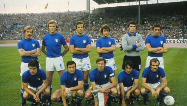 Tutte le maglie dell&#8217;Italia ai Mondiali di Calcio dal 1930 al 2014 | Foto