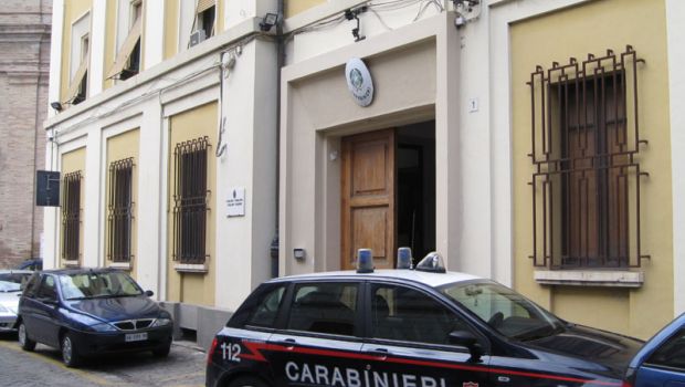 Arbitro espelle allenatore che lo insegue: costretto a rifugiarsi dai carabinieri