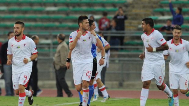 “We are happy se vieni allo stadio”: i calciatori del Bari chiamano a raccolta i tifosi | Video