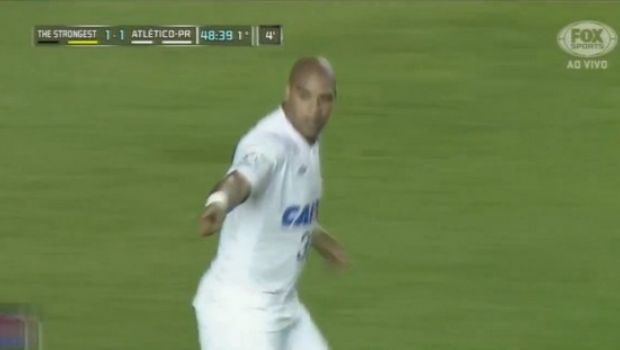 Adriano in gol dopo due anni ma l’Atletico Paranaense è fuori dalla Libertadores: il video