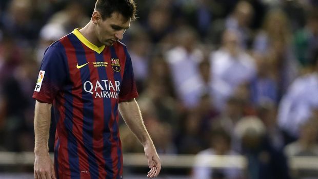 Barcellona contestato: i tifosi urlano “mercenario” a Lionel Messi