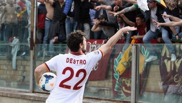 Roma, respinto il ricorso per Mattia Destro: l’attaccante salterà tre giornate
