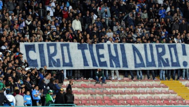 Napoli-Cagliari | Gli striscioni e il coro per Ciro Esposito &#8211; Video e Foto