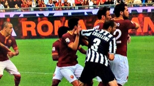 Gomitata a Pjanic: tre giornate di squalifica a Chiellini con la prova TV