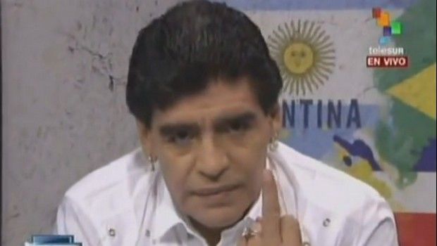 Brasile 2014: Grondona dà del gufo a Maradona, lui gli fa il dito medio [Video]
