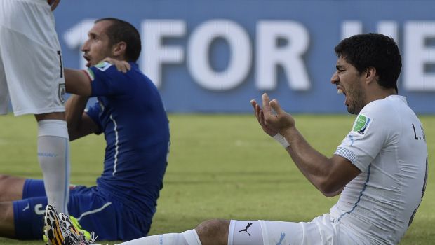 Suarez squalificato | Mondiale finito per lui: 9 partite e 4 mesi per il morso a Chiellini