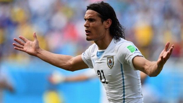 Mondiali 2014, Edinson Cavani consola gli azzurri al termine di Italia – Uruguay