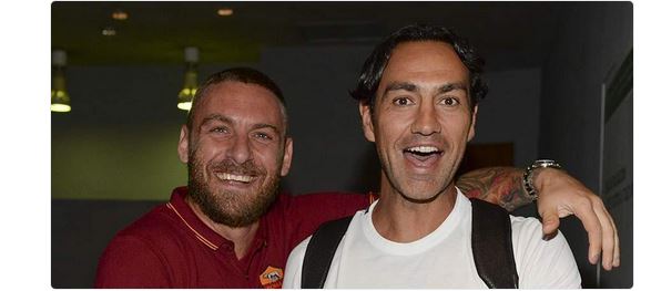 Roma negli USA, ma prima il&#8230; selfie di De Rossi e Nesta a Fiumicino &#8211; Foto