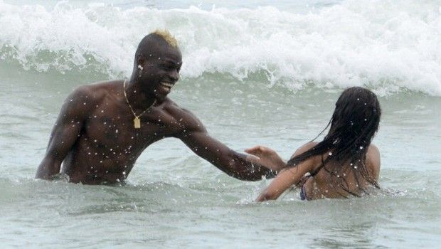 Mario Balotelli in vacanza a Miami con Fanny Neguesha (FOTO)