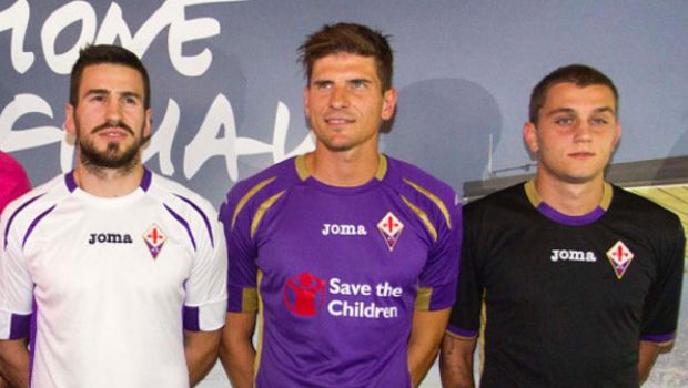 La nuova maglia della Fiorentina per la stagione 2014/2015 &#8211; Foto e Video