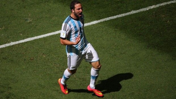 Napoli, Gonzalo Higuain giura fedeltà: “Ho un contratto che mi rende molto felice”