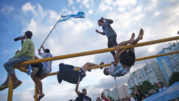 Germania-Argentina | La carica dei 100 mila argentini a Rio, Merkel in tribuna per i tedeschi – Foto