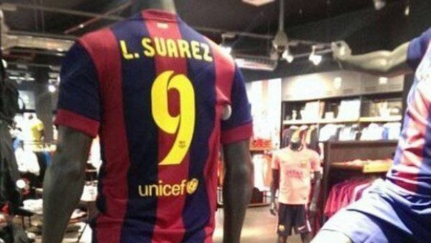 Barcellona: la Fifa proibisce la presentazione ufficiale di Suarez