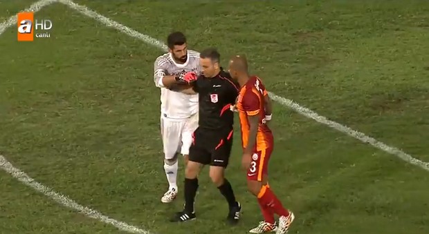 Felipe Melo: rigore sbagliato e rissa sfiorata con Volkan [Video]