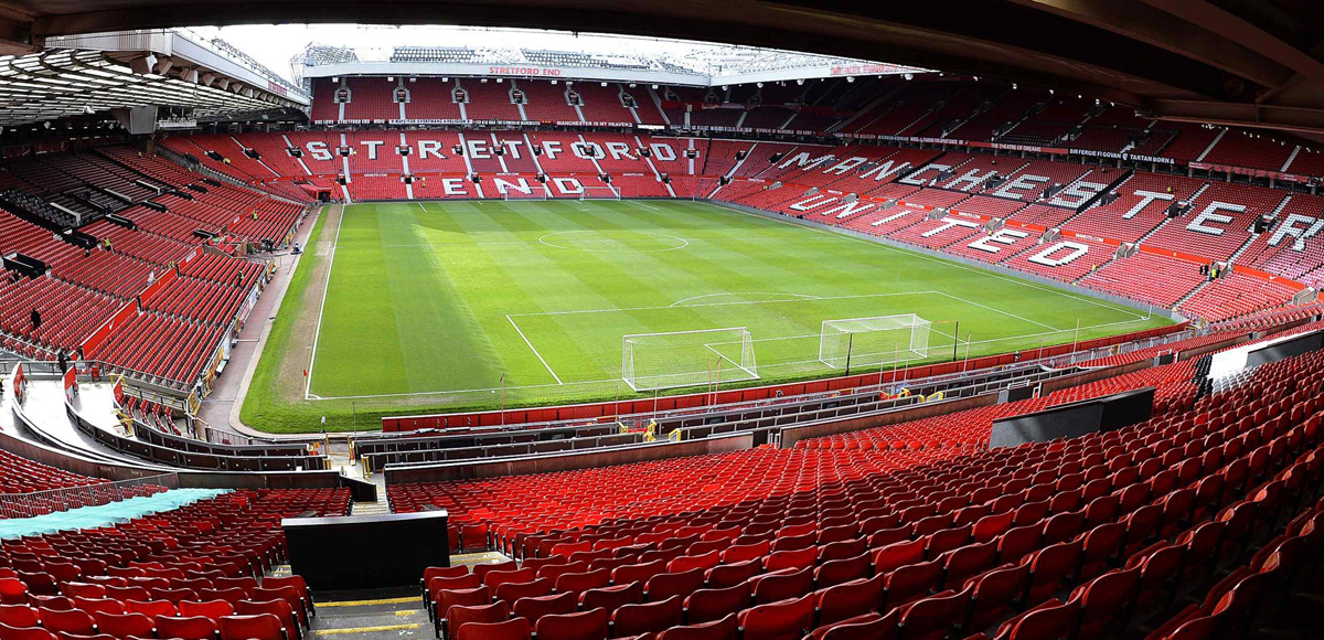 Invasione di vermi all&#8217;Old Trafford: il rimedio è lo spray all&#8217;aglio