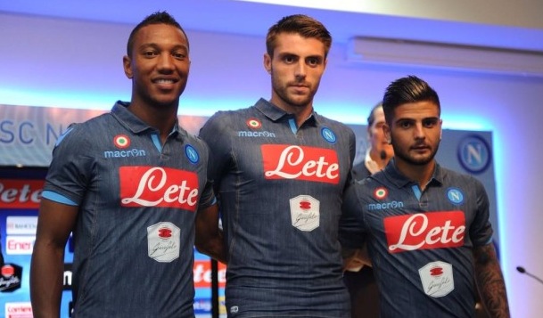 Il Napoli presenta la seconda maglia per la stagione 2014/2015: dopo il camouflage arriva il jeans