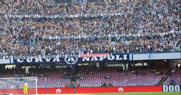 Napoli, situazione rovente: tifosi contro De Laurentiis