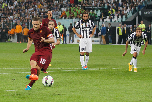 Roma, Totti a gamba tesa contro la Juve: &#8220;Dovrebbe fare un campionato a parte&#8221;