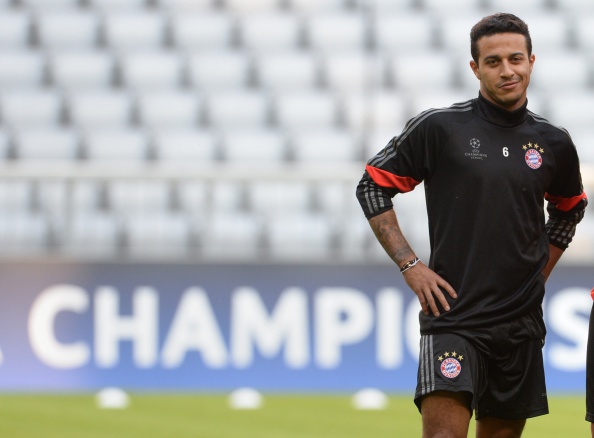 La maledizione di Thiago Alcantara, nuovo infortunio al ginocchio e lungo stop in vista