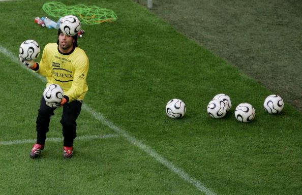 Ecuador, rissa in campo per le espulsioni dei due portieri di una squadra (VIDEO)