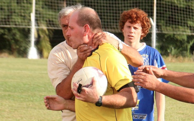Puglia: il papà picchia l’arbitro, il figlio chiede scusa in lacrime