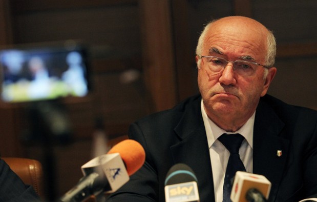 Tavecchio, arriva anche la sanzione Fifa: ineleggibile per 6 mesi