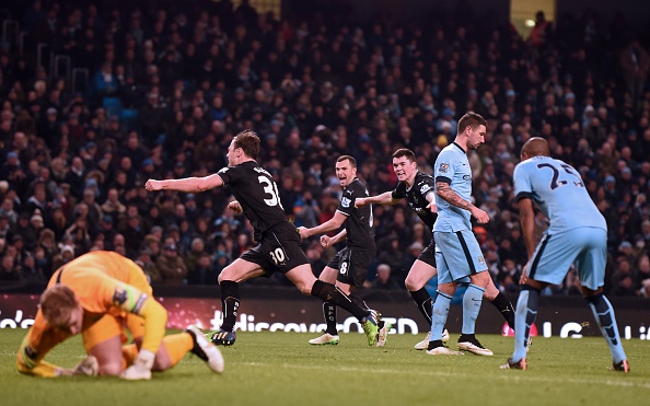 Manchester City &#8211; Burnley 2-2 | Highlights Premier League | Video gol (D. Silva, Fernandinho, Boyd, Barnes)