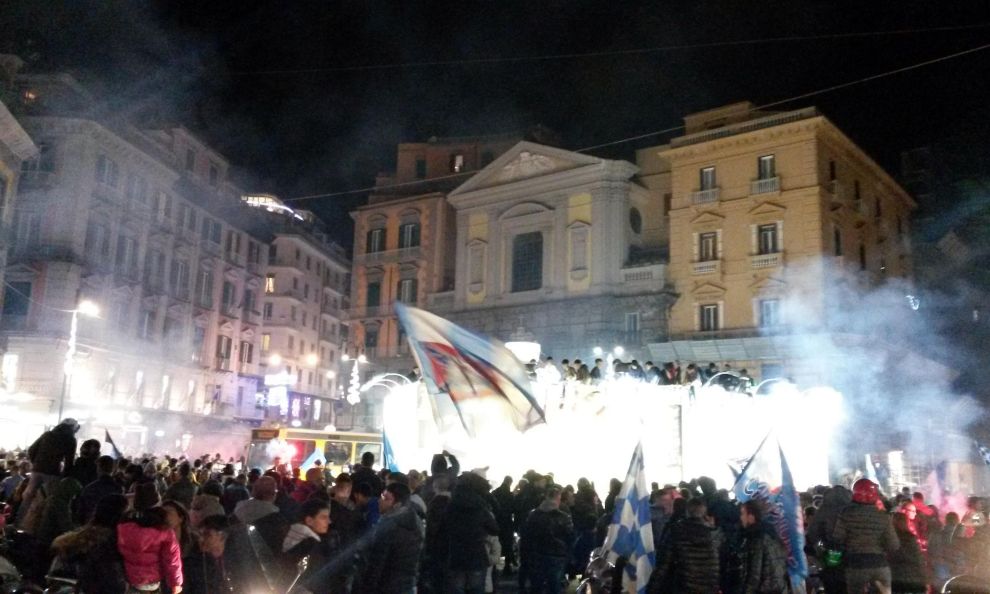 Napoli festa: vandali e rapine in città