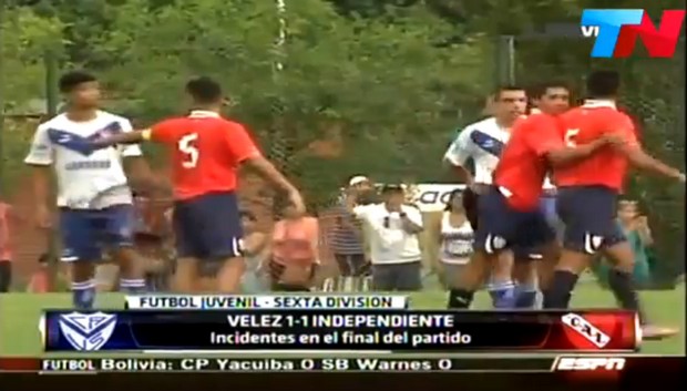 Argentina: rissa tra i giovani di Velez e Independiente [Video]