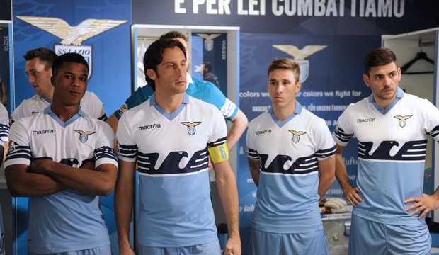 Lazio, torna la maglia con l&#8217;aquila stilizzata per i 115 anni della società &#8211; Foto