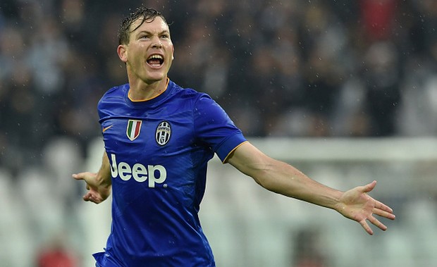 Juventus, Lichtsteiner rinnova fino al 2017