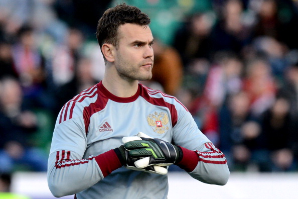 Montenegro-Russia: Akinfeev colpito da fumogeno (Video)