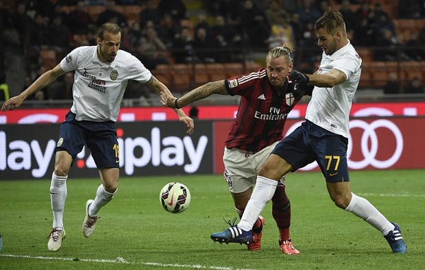Milan &#8211; Verona 2-2 | Highlights Serie A 2014/15 | Video Gol (17&#8242; Toni, 40&#8242; Menez, 47&#8242; aut. Tachtsidis, 94&#8242; Nico Lopez)