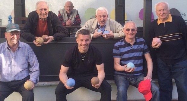 Inter: Podolski si dà alle bocce (Foto)