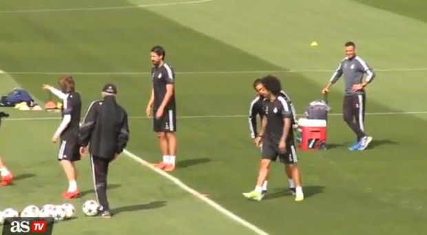 Cristiano Ronaldo: tunnel e bacio a Marcelo (Video)