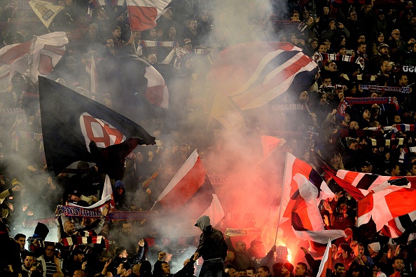 Cagliari, tifosi irrompono nel ritiro: schiaffi ai calciatori