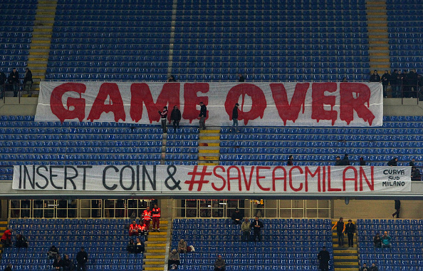 I tifosi del Milan mettono fine alla tregua: con il Genoa nuova contestazione