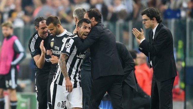 Tevez non gradisce il cambio: “cagon” ad Allegri?