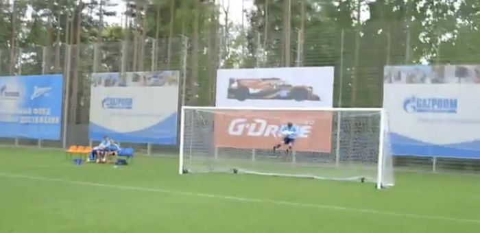 Hulk &#8220;sfonda&#8221; il portiere con un tiro in allenamento (Video)