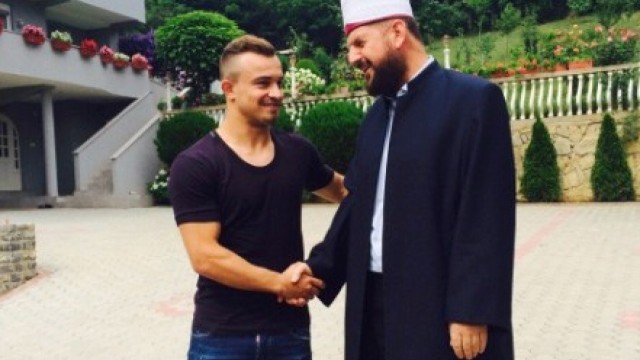 Inter, Shaqiri e la foto con l&#8217;Imam estremista. Lui si difende: &#8220;Non lo conoscevo&#8221;