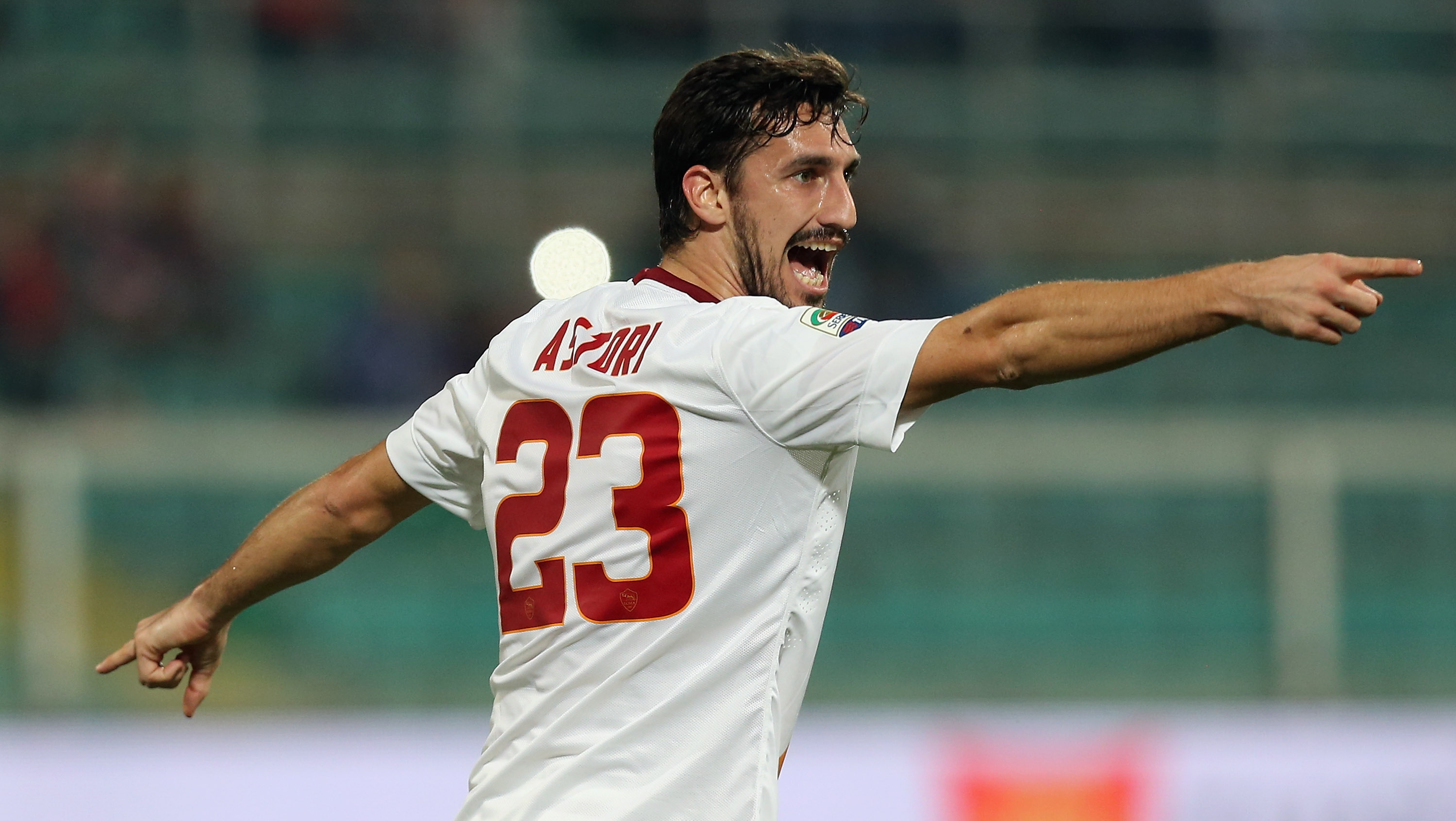 Davide Astori vicino al Napoli
