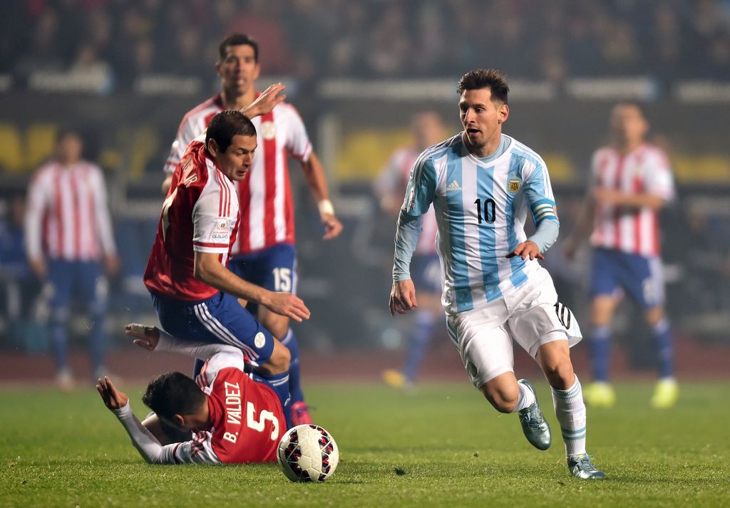 Argentina: magia di Messi nel 6-1 al Paraguay (Video)